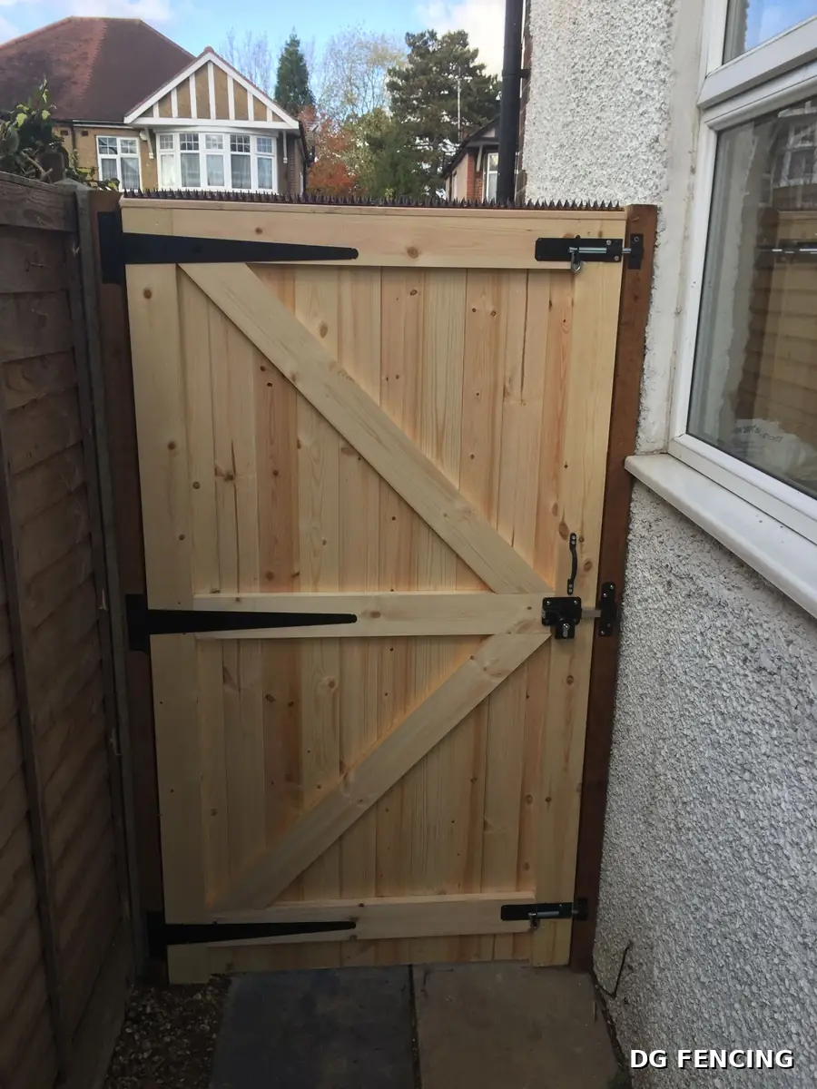 Made-to-measure timber garden gate with black ironmongery and secure bolts